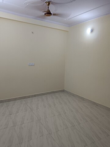 Room in 2 BHK Apartment at RWA Pocket R Dilshad Garden, Dilshad Garden – for Rent