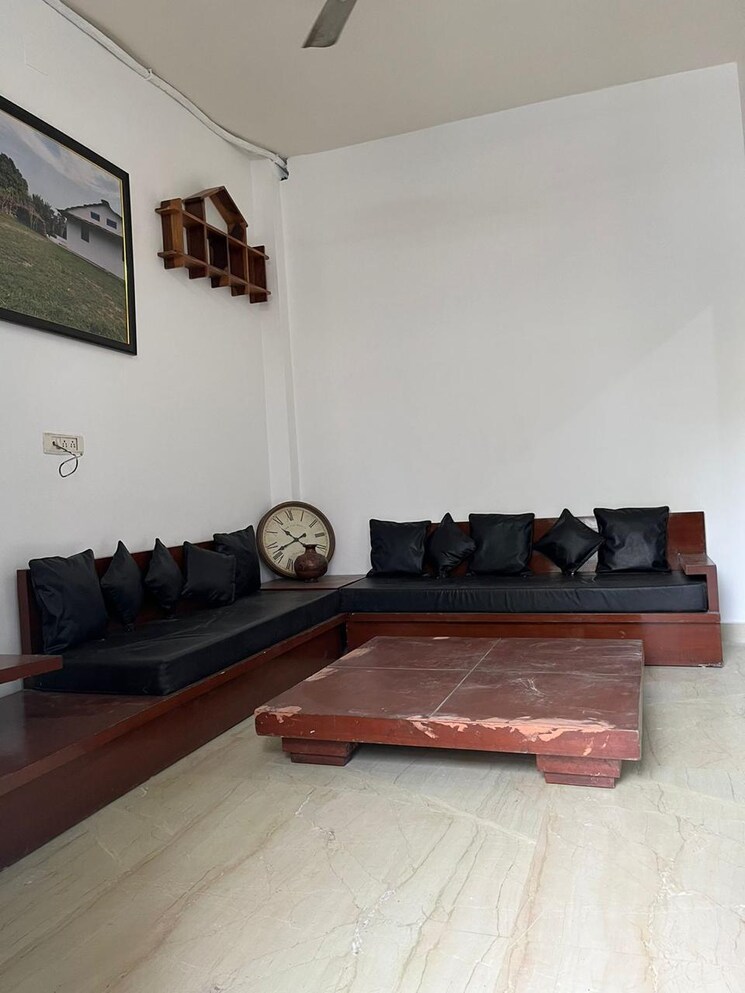 Living Room, rwa-azadpur-colony 3 Bedroom 1020 Sq.Ft. Apartment In Model Town Delhi 9029352