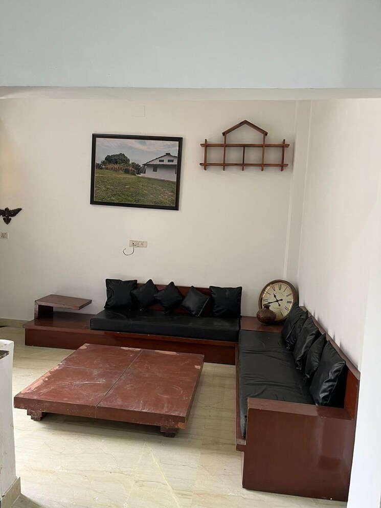Living Room, rwa-azadpur-colony 3 Bedroom 1020 Sq.Ft. Apartment In Model Town Delhi 9029352