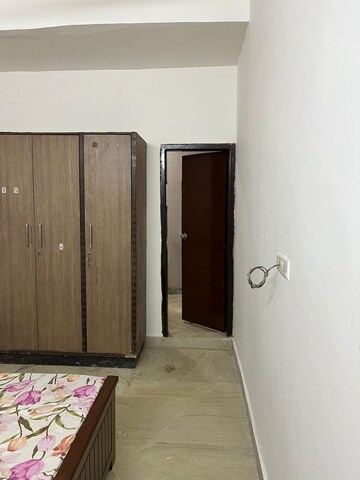 Room in 3 BHK Apartment at RWA Azadpur Colony, Model Town – for Rent