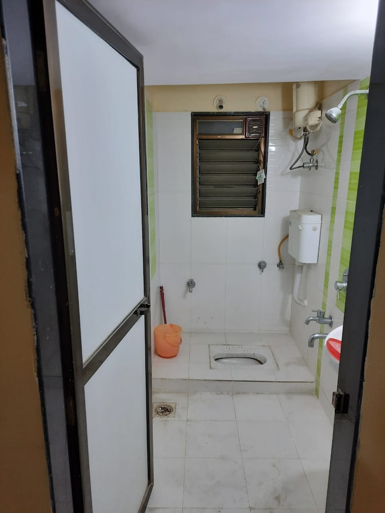 Bathroom, green-square 1.5 Bedroom 535 Sq.Ft. Apartment In Kasarvadavali Thane 9029374