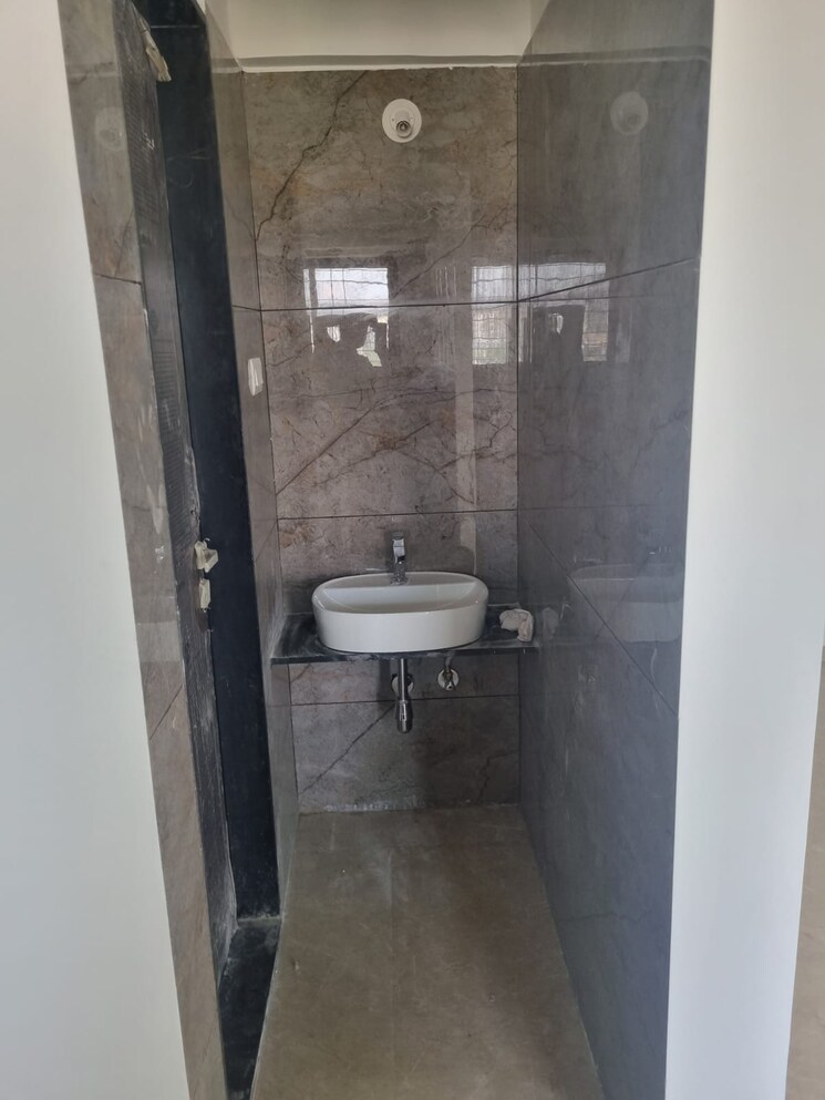 Bathroom, dreams-belle-vue 2 Bedroom 1200 Sq.Ft. Apartment In Bavdhan Pune 9029390