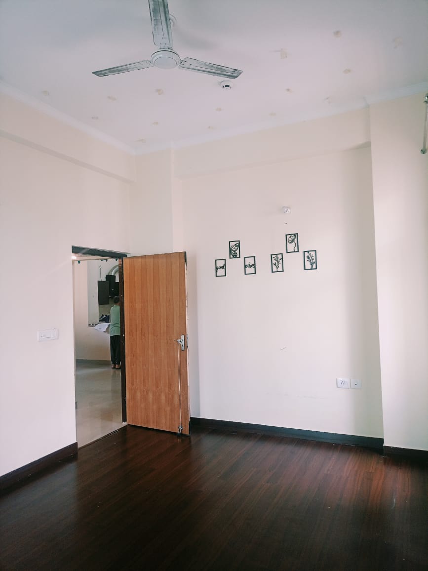 3 BHK 1350 Sq.Ft. Apartment in Antriksh Golf View