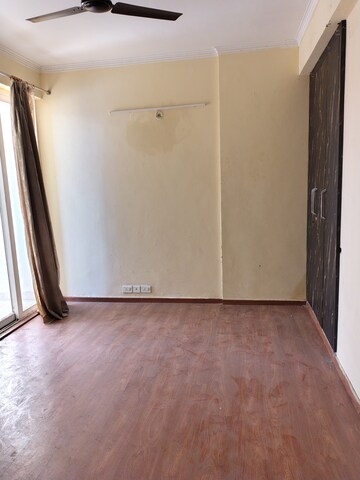 Furnished Amenities in 3 BHK Apartment at Amrapali Leisure Park, Amrapali Leisure Valley – for Rent