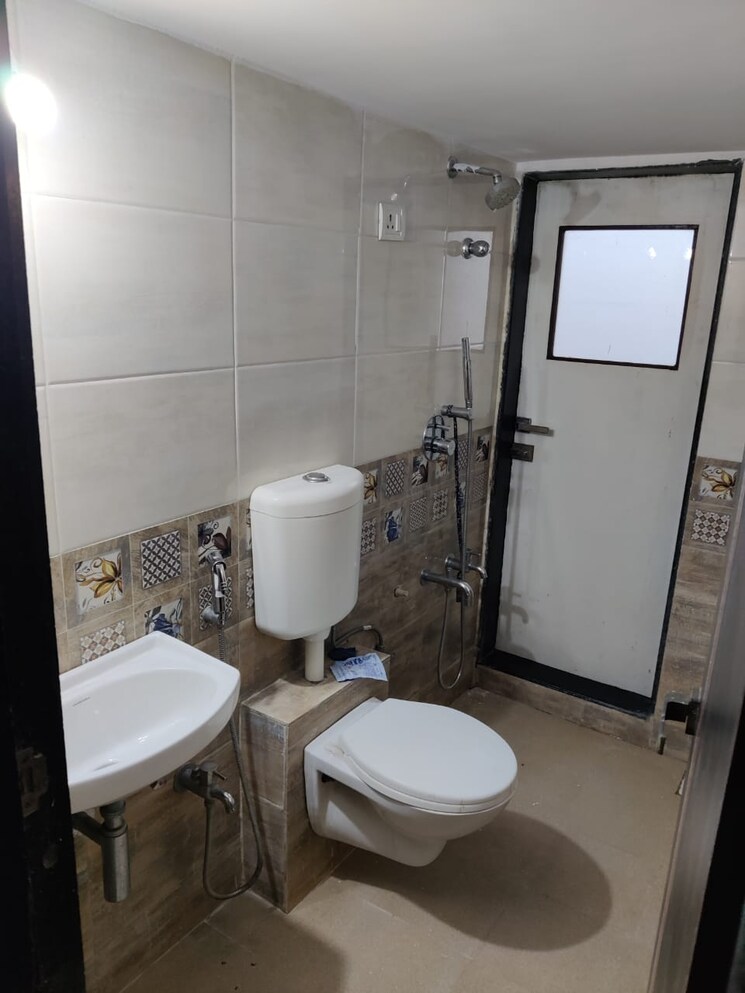 Bathroom, rajaram-sukur-enclave-d-wing 2 Bedroom 614 Sq.Ft. Apartment In Ghodbunder Road Thane 9029372
