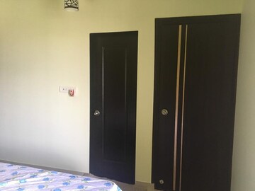 Room in 2 BHK Apartment at Cosmos Jewels, Ghodbunder Road – for Rent