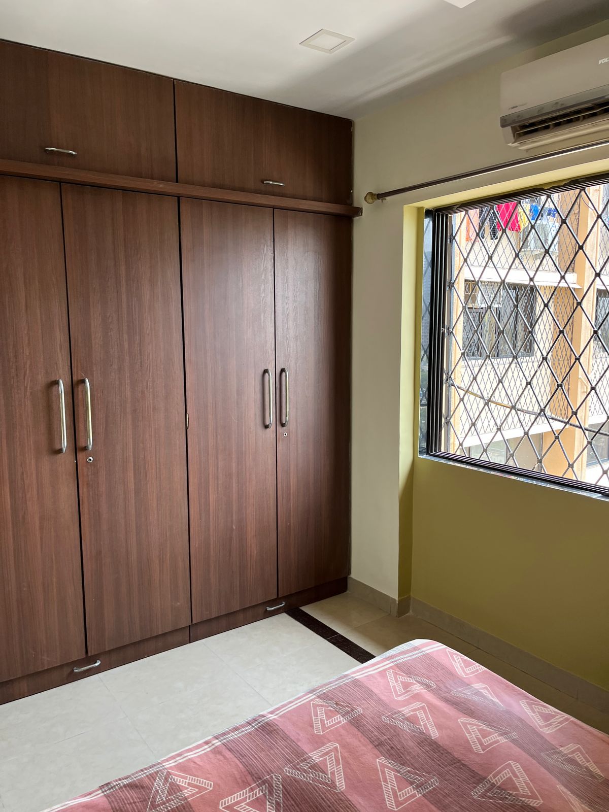 2.5 BHK + Servant Room Apartment For Rent in Bhatia Dahisar Sumati CHS