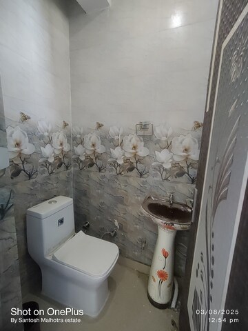 Attached Bathroom in 2 BHK Builder Floor at Dwarka Mor – for Rent