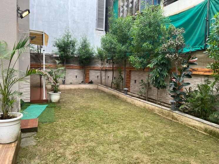 Garden, puri-aman-vilas 4 Bedroom 2925 Sq.Ft. Builder Floor In Sector 89 Faridabad 9029485