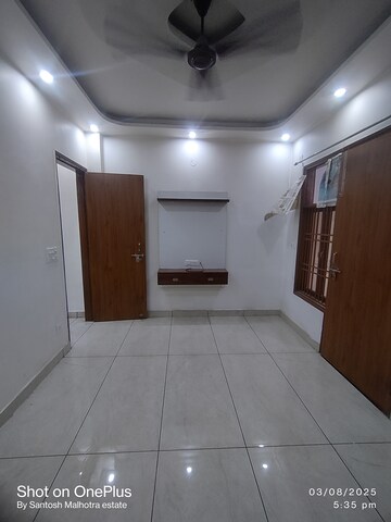 Master Bedroom in 2 BHK Builder Floor at Dwarka Mor – for Rent