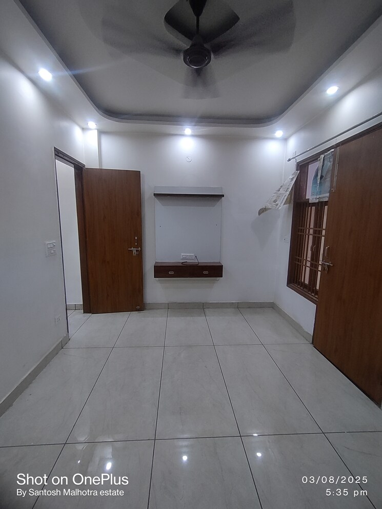 Master Bedroom, dwarka mor 2 Bedroom 80 Sq.Yd. Builder Floor In Dwarka Mor Delhi 9029505