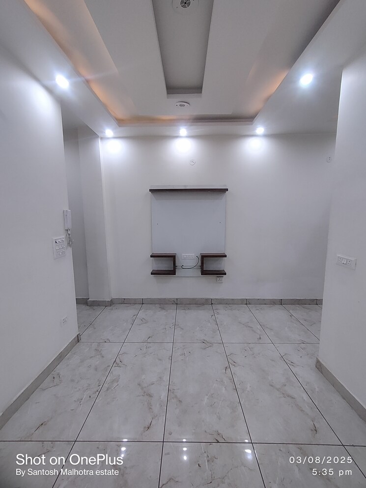 Living Room, dwarka mor 2 Bedroom 80 Sq.Yd. Builder Floor In Dwarka Mor Delhi 9029505