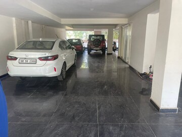 Parking in 2 BHK Builder Floor at DLF Exclusive Floors, Sector 53 – for Rent