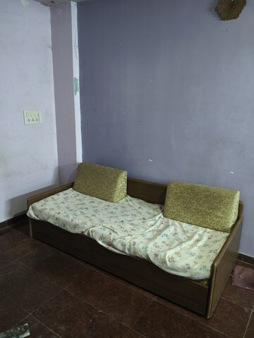 Bedroom in 1 BHK Apartment at Vile Parle West – for Rent
