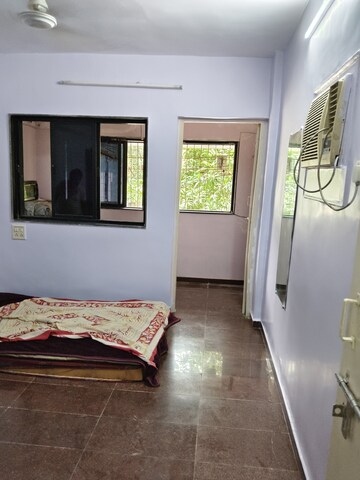 Bedroom in 1 BHK Apartment at Vile Parle West – for Rent
