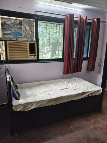 Bedroom in 1 BHK Apartment at Vile Parle West – for Rent