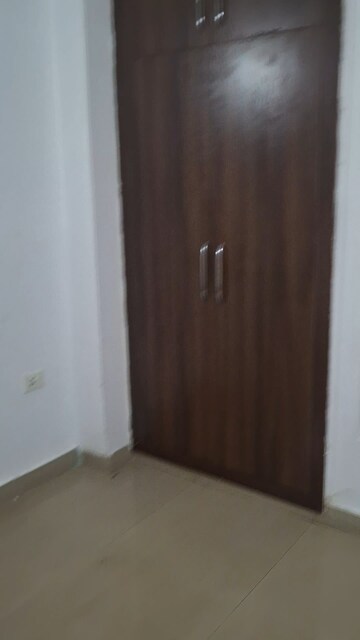 Room in 2 BHK Apartment at Supertech Cape Town, Sector 74 – for Rent