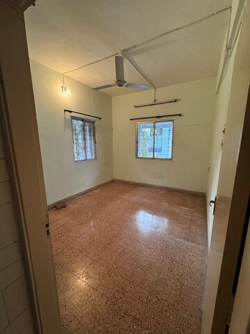 Room in 2 BHK Apartment at Mittal Sujata, Bund Garden Road – for Rent