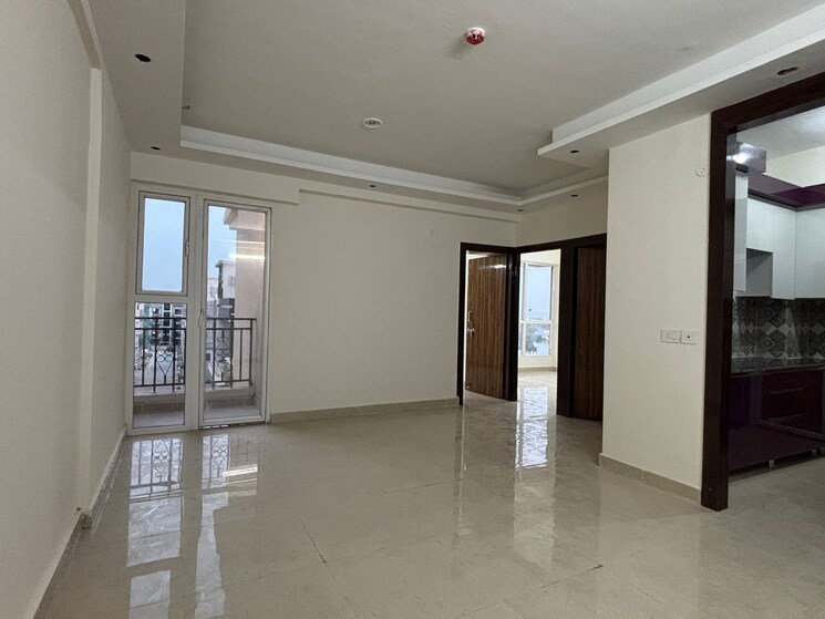 Room, signature-global-prime 2 Bedroom 834 Sq.Ft. Apartment In Sector 63a Gurgaon 9029571