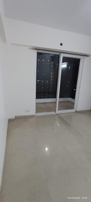 Room in 2 BHK Apartment at Tech Zone 4 Greater Noida – for Sale