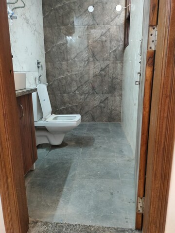 Bathroom in 1 BHK Builder Floor at Sector 28 – for Rent