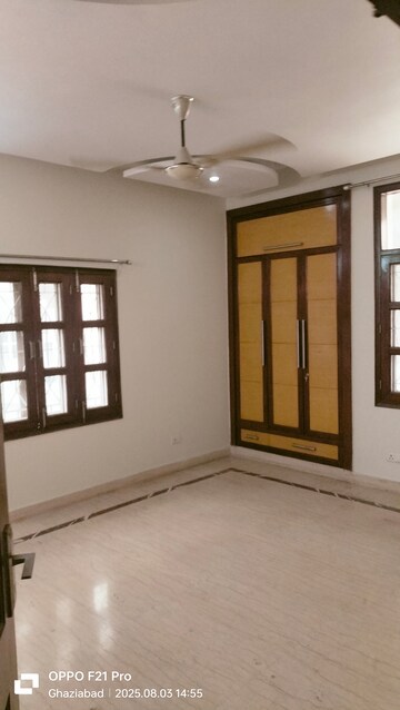 Room in 4 BHK Apartment at Sahayog CHS Vasundhara Sector 9, Vasundhara Sector 9 – for Sale