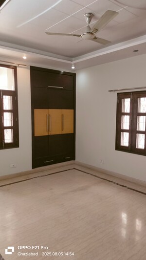 Room in 4 BHK Apartment at Sahayog CHS Vasundhara Sector 9, Vasundhara Sector 9 – for Sale