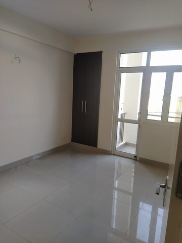 Room in 2 BHK Apartment at Wave Executive Floors, Wave City – for Rent