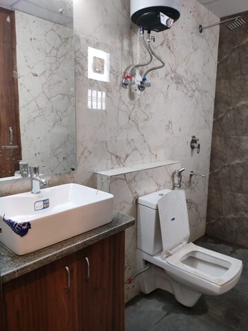 Bathroom in 1 BHK Builder Floor at Sector 28 – for Rent