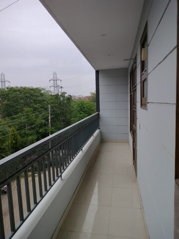 Balcony in 1 BHK Builder Floor at Sector 28 – for Rent