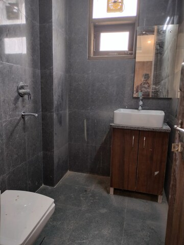 Bathroom in 1 BHK Builder Floor at Sector 28 – for Rent