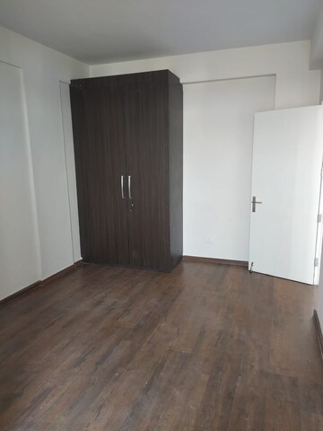 Room in 2 BHK Apartment at Wave Executive Floors, Wave City – for Rent