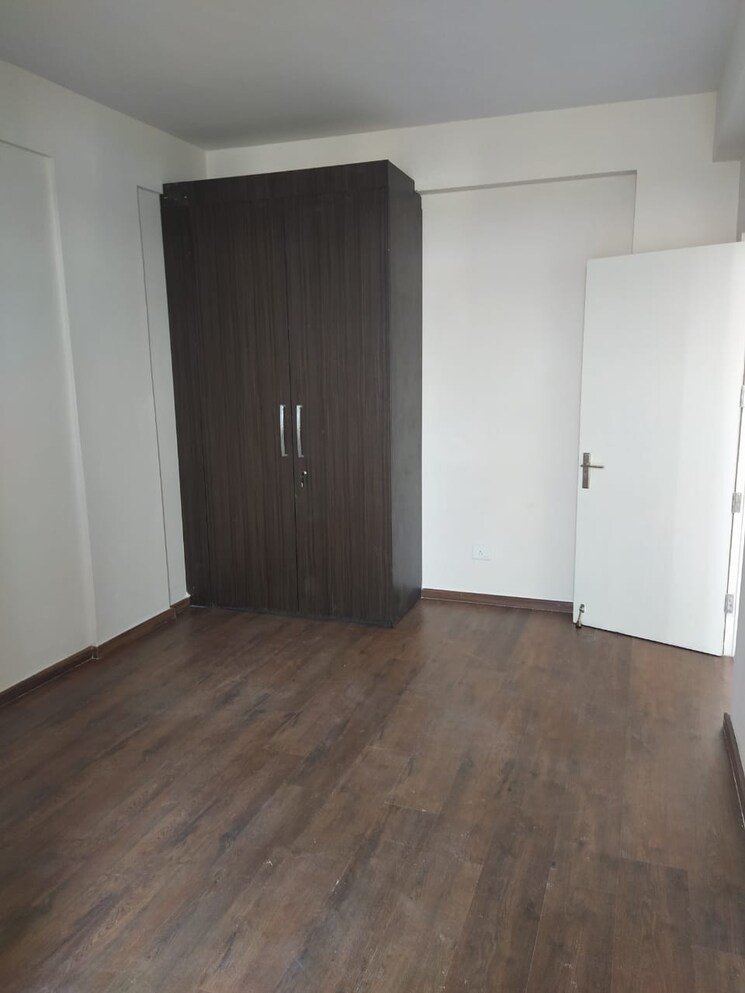 Room, wave-executive-floors 2 Bedroom 900 Sq.Ft. Apartment In Wave City Ghaziabad 9029623