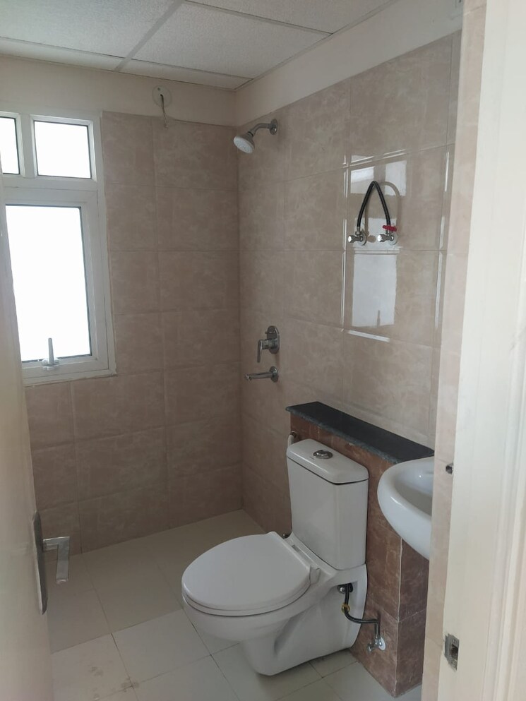 Bathroom, wave-executive-floors 2 Bedroom 900 Sq.Ft. Apartment In Wave City Ghaziabad 9029623