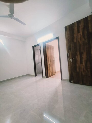 Room in 1 BHK Builder Floor at Saket – for Rent