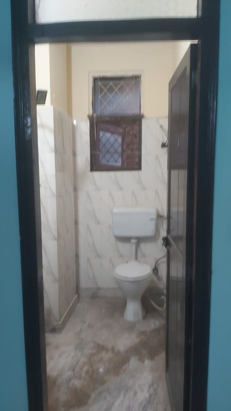 Bathroom, mayur vihar 2.5 Bedroom 450 Sq.Ft. Builder Floor In Mayur Vihar Delhi 9029717