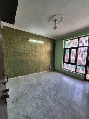 Room in 3 BHK Builder Floor at Green Fields Colony – for Sale