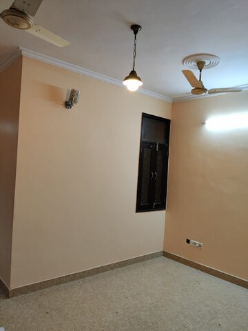 Room in 1.5 BHK Builder Floor at Mayur Vihar – for Rent