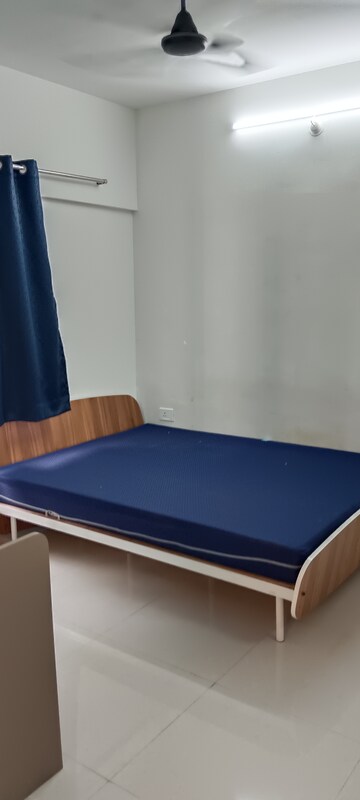 Room in 1 BHK Apartment at Omkar Signet, Malad East – for Sale