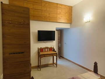 Bedroom in 4 BHK Apartment at Green Park – for Rent
