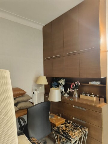 Study Room in 4 BHK Apartment at Green Park – for Rent