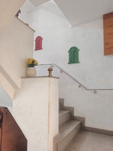 Staircase in 4 BHK Apartment at Green Park – for Rent