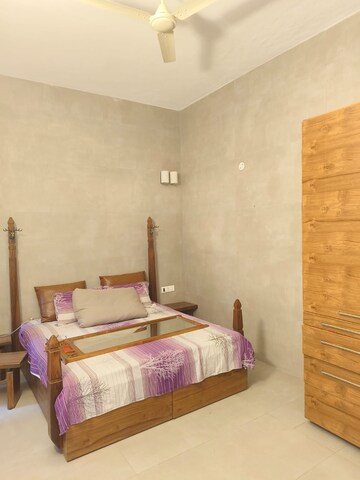 Bedroom in 4 BHK Apartment at Green Park – for Rent
