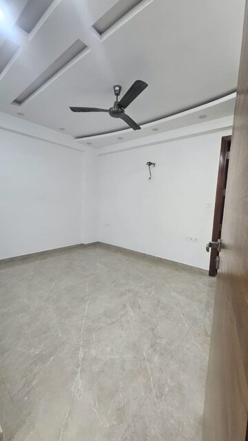 Room in 4 BHK Apartment at Sector 5 Dwarka – for Rent