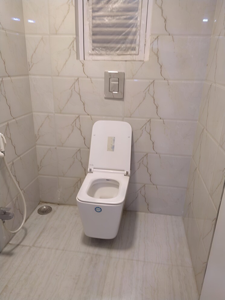 Bathroom, ps-srijan-corporate-park Commercial Office Space 2892 Sq.Ft. In Salt Lake Sector V Kolkata 9029760