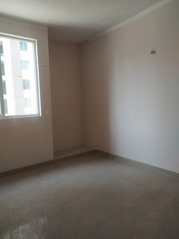 Room in 2 BHK Apartment at Tech Zone 4 Greater Noida – for Rent