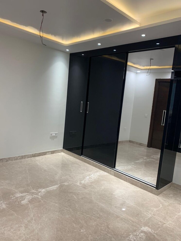 Room, sector 17 dwarka 3 Bedroom 1350 Sq.Ft. Builder Floor In Sector 17 Dwarka Delhi 9029785