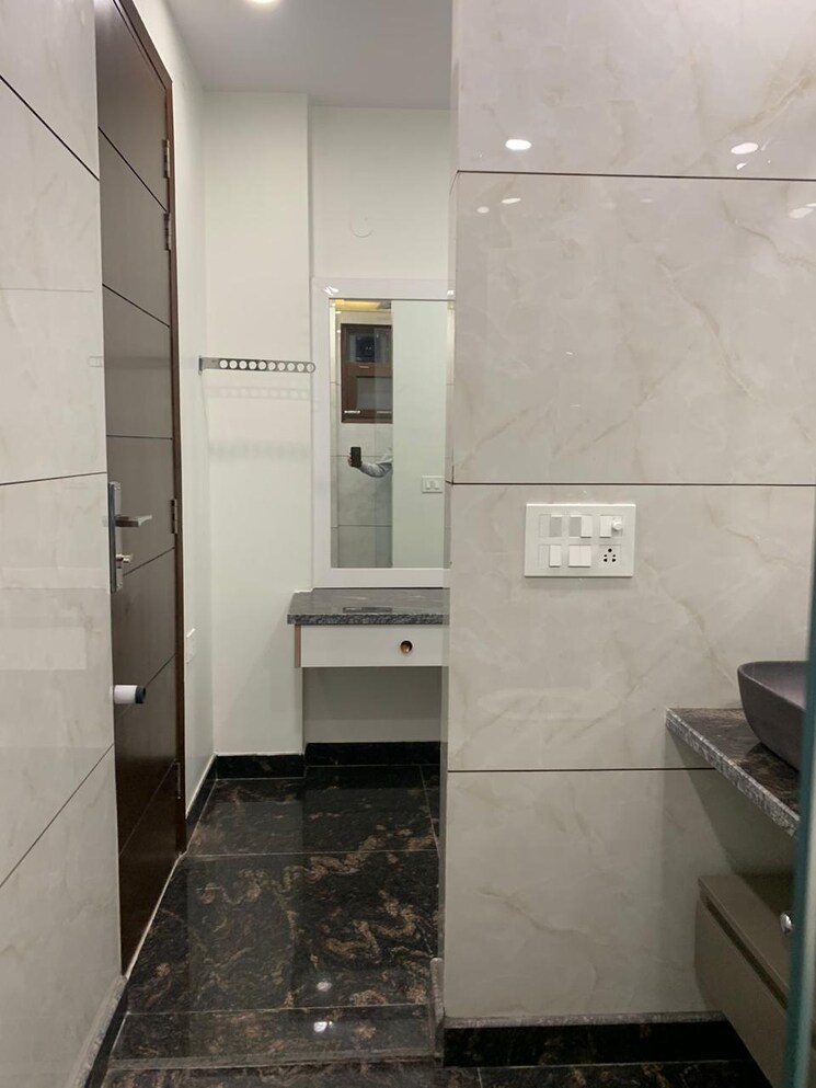 Bathroom, sector 17 dwarka 3 Bedroom 1350 Sq.Ft. Builder Floor In Sector 17 Dwarka Delhi 9029785