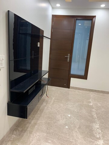 Room in 3 BHK Builder Floor at Sector 17 Dwarka – for Rent