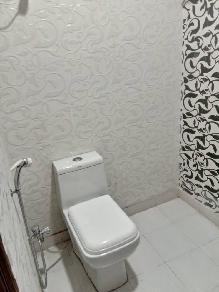 Bathroom, risland-sky-mansion 3 Bedroom 1200 Sq.Ft. Builder Floor In Chattarpur Delhi 9029801